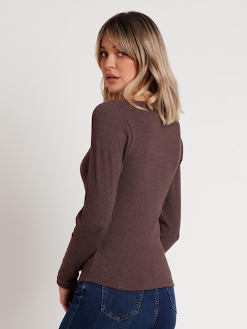 admas - Top 'Camiseta Manga Larga Romantic Rib para Mujer' en marrón