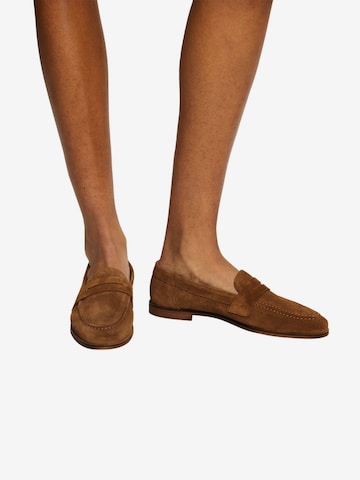 ESPRIT Classic Flats in Brown: front