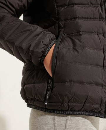 Superdry Jacke in Schwarz