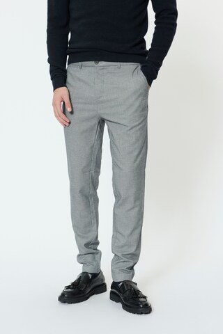 Matinique Regular Trousers 'Liam' in Grey: front