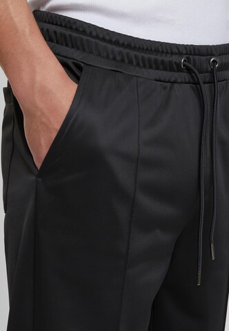 Urban ClassicsLoosefit Hlače 'Pintuck' - crna boja
