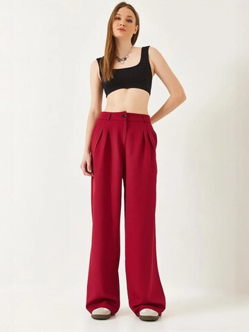 Bianco Lucci Wide leg Pleat-Front Pants in Red