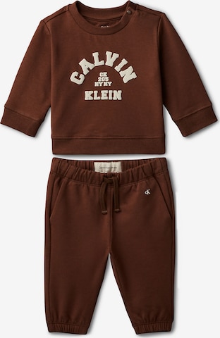 Calvin Klein Jeans Set in Bruin: voorkant
