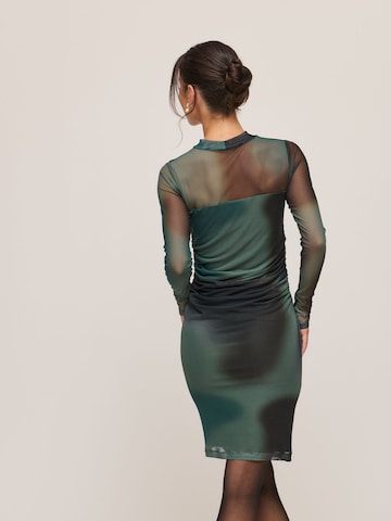 Robe 'Helena' A LOT LESS en vert