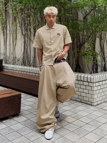 Bershka Barrel Byxa i beige: framsida