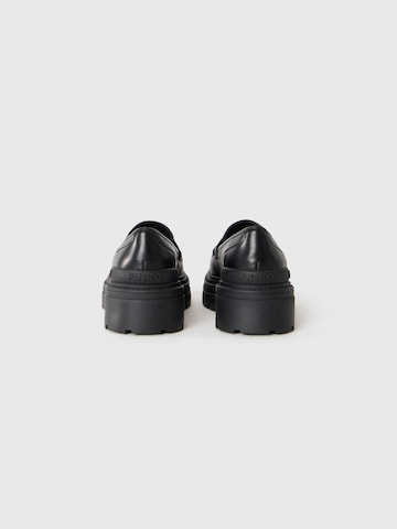 Chaussure basse 'MIA' PINKO en noir
