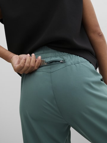 bonprix Tapered Hose in Grün