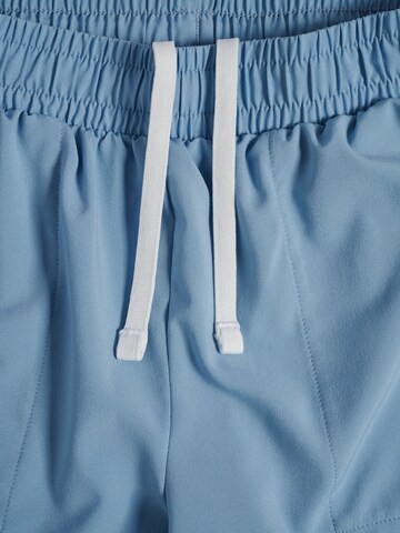 Hummel Loosefit Sportshorts 'Pulse' in Blau