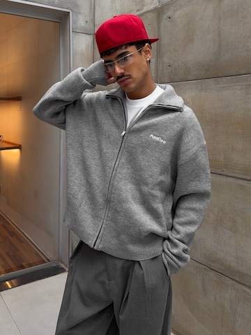 Vestes en maille Bershka en gris : devant