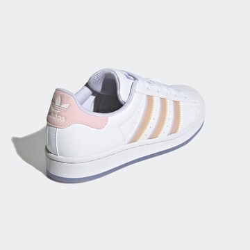 balts ADIDAS ORIGINALS Brīvā laika apavi 'Superstar'