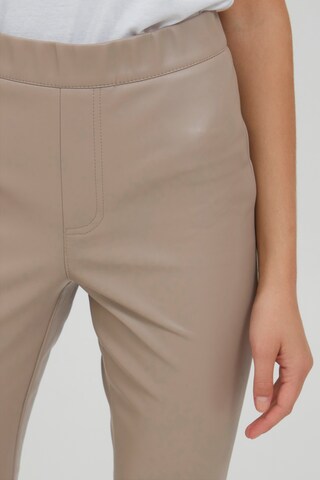 Oxmo Slimfit Lederimitathose 'PAULINE' in Beige