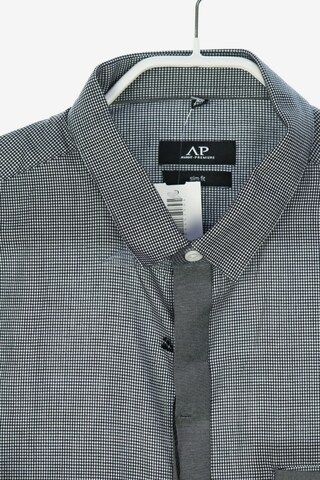 Avant Première Button Up Shirt in M in Black