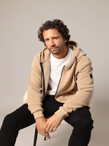 Veste de survêtement 'MERIDIAN' Deeluxe en beige : devant