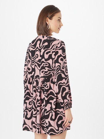 Monki Платье-рубашка в Ярко-розовый