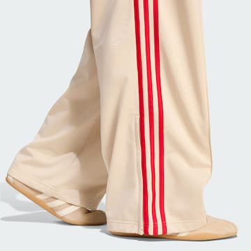 ADIDAS ORIGINALS - Loosefit Pantalón deportivo 'Firebird' en beige