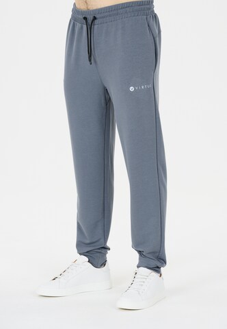 Virtus Tapered Sportbroek 'Streat' in Grijs: voorkant