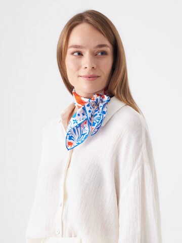 CODELLO Wrap in Blue: front