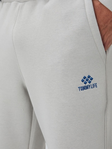 Tommy Life Sweatsuit in Grey
