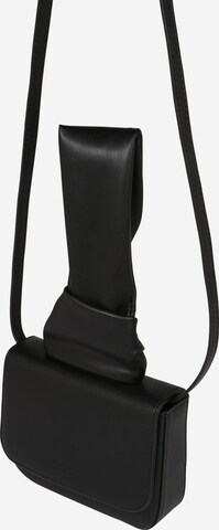 Seidenfelt Manufaktur Crossbody Bag in Black: front