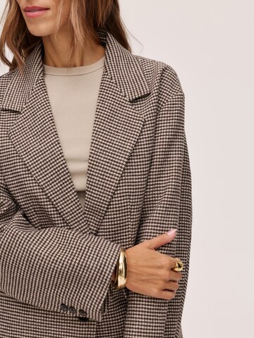 Kamila Šikl Blazer in Braun