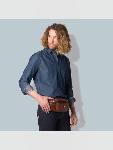 The Bridge Belt bag in Brown