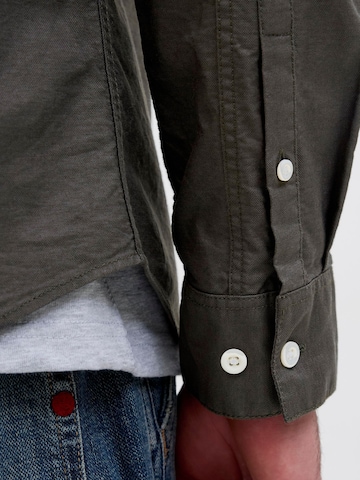 R.D.D. ROYAL DENIM DIVISION Comfort Fit Skjorte 'RDDLesner' i grøn