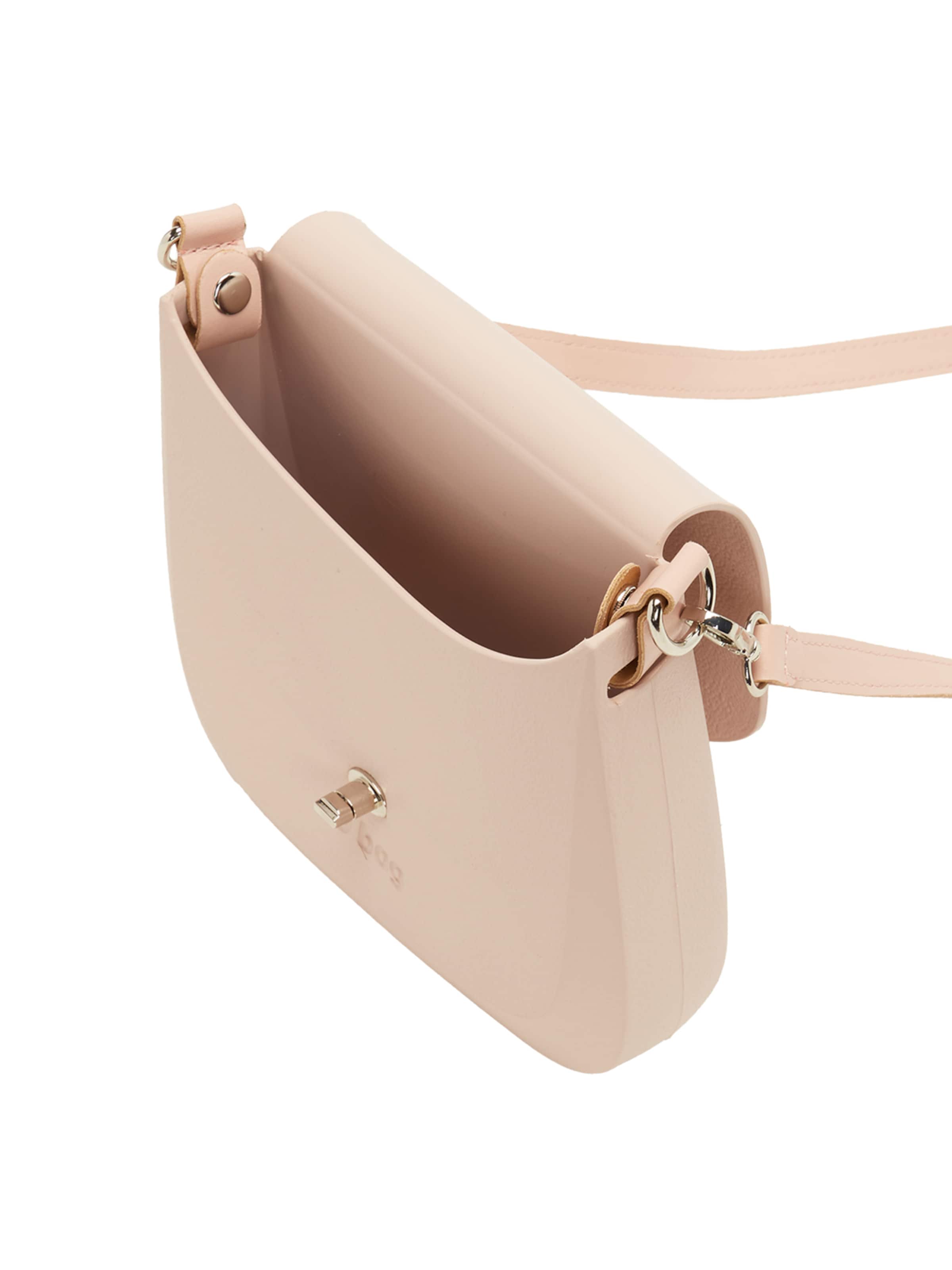 O bag Shoulder Bag in Pink