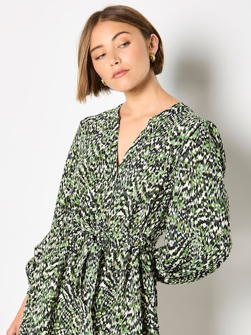 Robe Apricot en vert