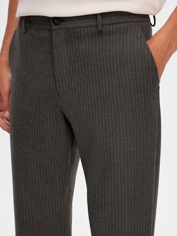 Coupe slim Pantalon 'Robert' SELECTED HOMME en gris