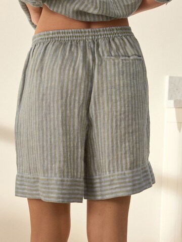 Next Wide Leg Shorts in Grün