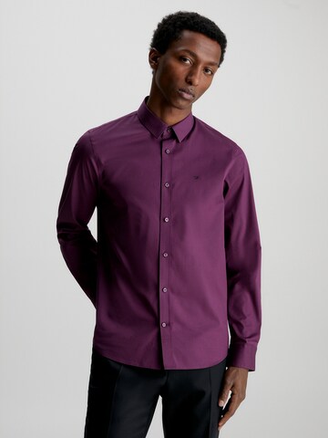 Coupe slim Chemise Calvin Klein en violet : devant