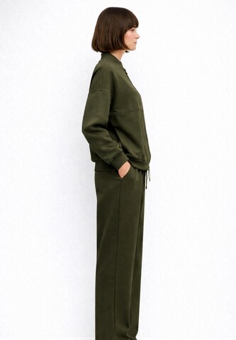 Elara Sweatsuit in Green
