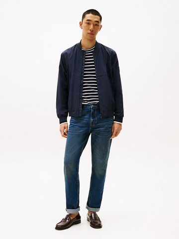 TOMMY HILFIGER Tussenjas in Blauw