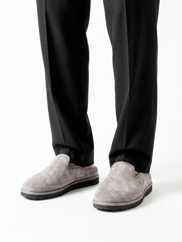 Dutch'D Papucs 'Ease (Size runs small, order one size up)' - szürke