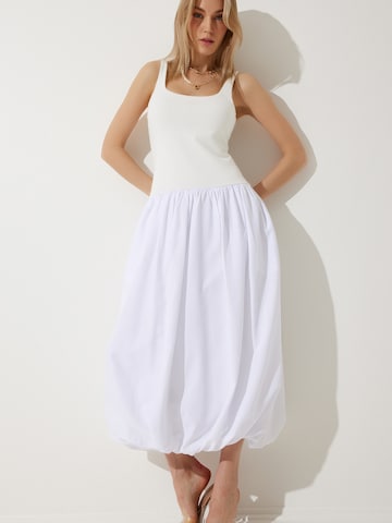 Happiness İstanbul Платье в Белый