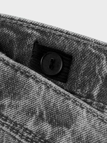 regular Jeans 'NKMSilas' di NAME IT in grigio