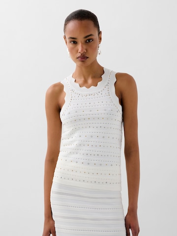 Scalpers White Knit Studs Top ' ' in Weiß: Vorderseite