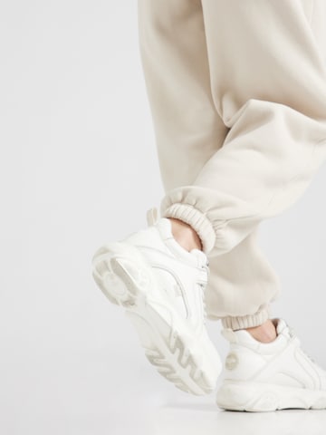 Tapered Pantaloni 'ESSENTIAL SUNDAY' di Abercrombie & Fitch in beige