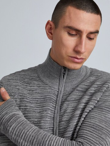 !Solid Regular fit Gebreid vest ' STRUAN ' in Grijs