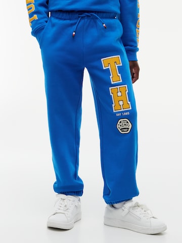 TOMMY HILFIGER Ozke Hlače 'VARSITY' | modra barva: sprednja stran
