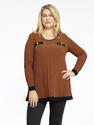 Yoek Tunic in Orange: front