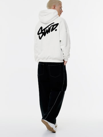 Pull&Bear Sweatshirt 'STWD' in White: front