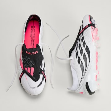 ADIDAS PERFORMANCE - Chuteira 'Predator Elite' em branco