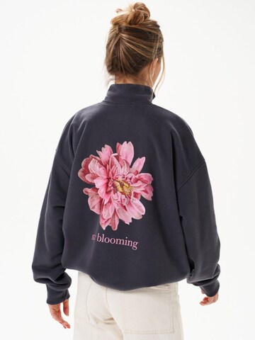Felpa 'Stay Blooming' di MIRONS in grigio