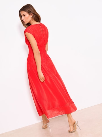 Robe Lipsy en rouge