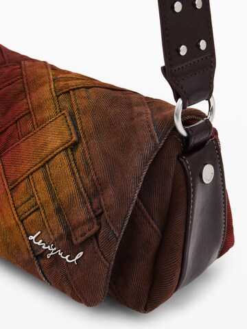 Desigual Olkalaukku värissä ruskea