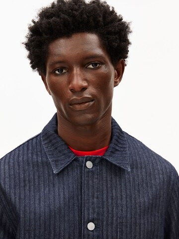 ARMEDANGELS Übergangsjacke 'HERRINGBONE' in Blau