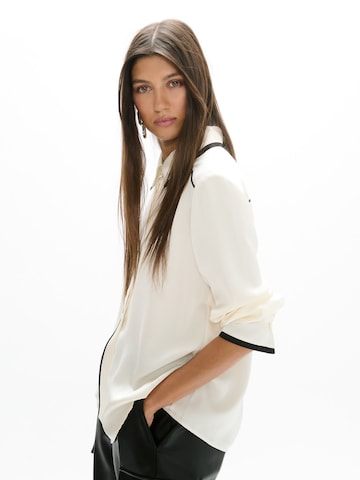 Lola Casademunt Bluse i beige