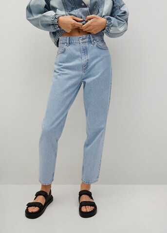 MANGO Tapered Jeans 'Mom 90' in Blauw: voorkant