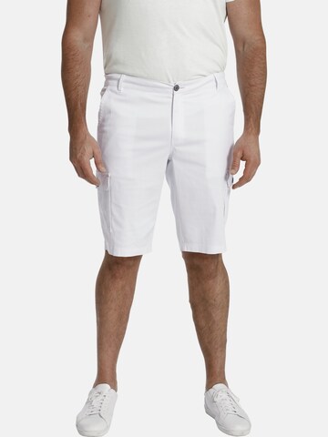 Charles Colby Loose fit Cargo Pants 'Baron Talon' in White: front